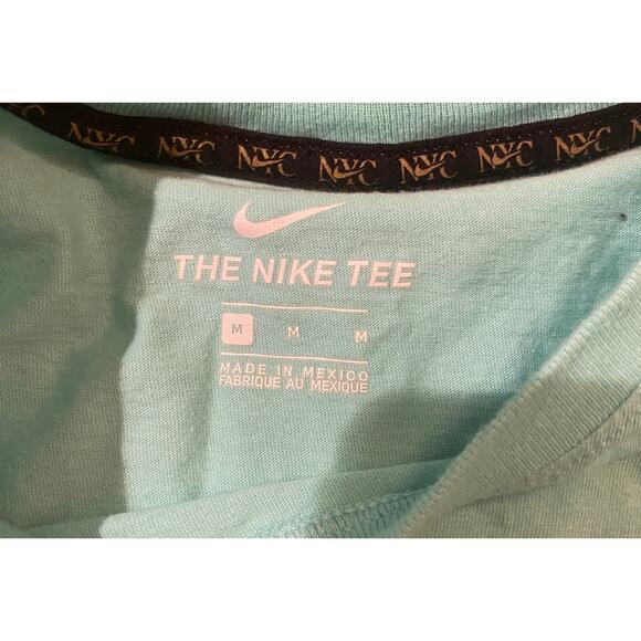 Nike Shirt Green SZ M Swoosh Statue Liberty NYC Five Boroughs T Shirt Blue - Picture 3 of 6